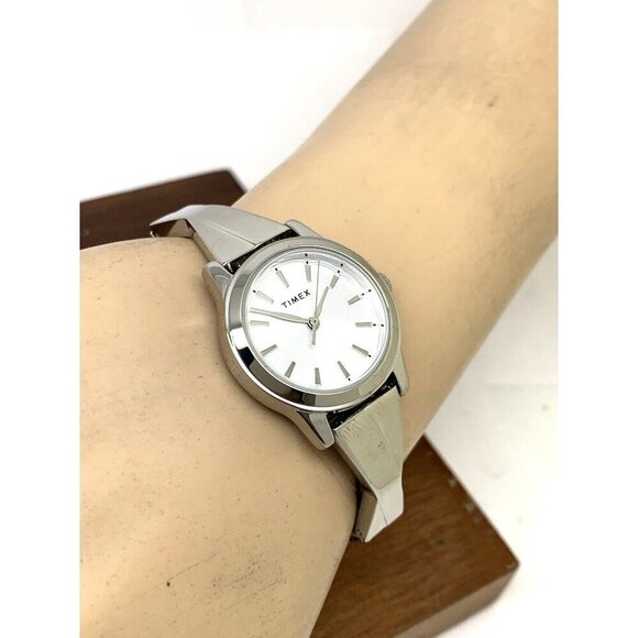 Timex Women's Watch TW2R98700 Quartz Silver Dial Stainless Steel 25mm - Picture 5 of 13